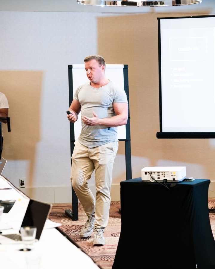 Frank den Blanken geeft een seminar