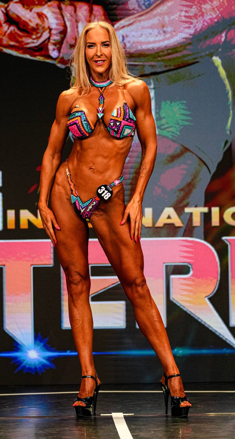 Martha de Vries, FMG Pro-kampioen, tijdens haar frontpose op de FMG Pro/Am in Amsterdam